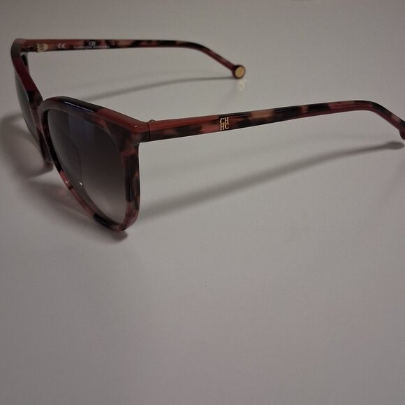 Carolina Herrera SHE827 09SJ 56/15/135 sunglasses: